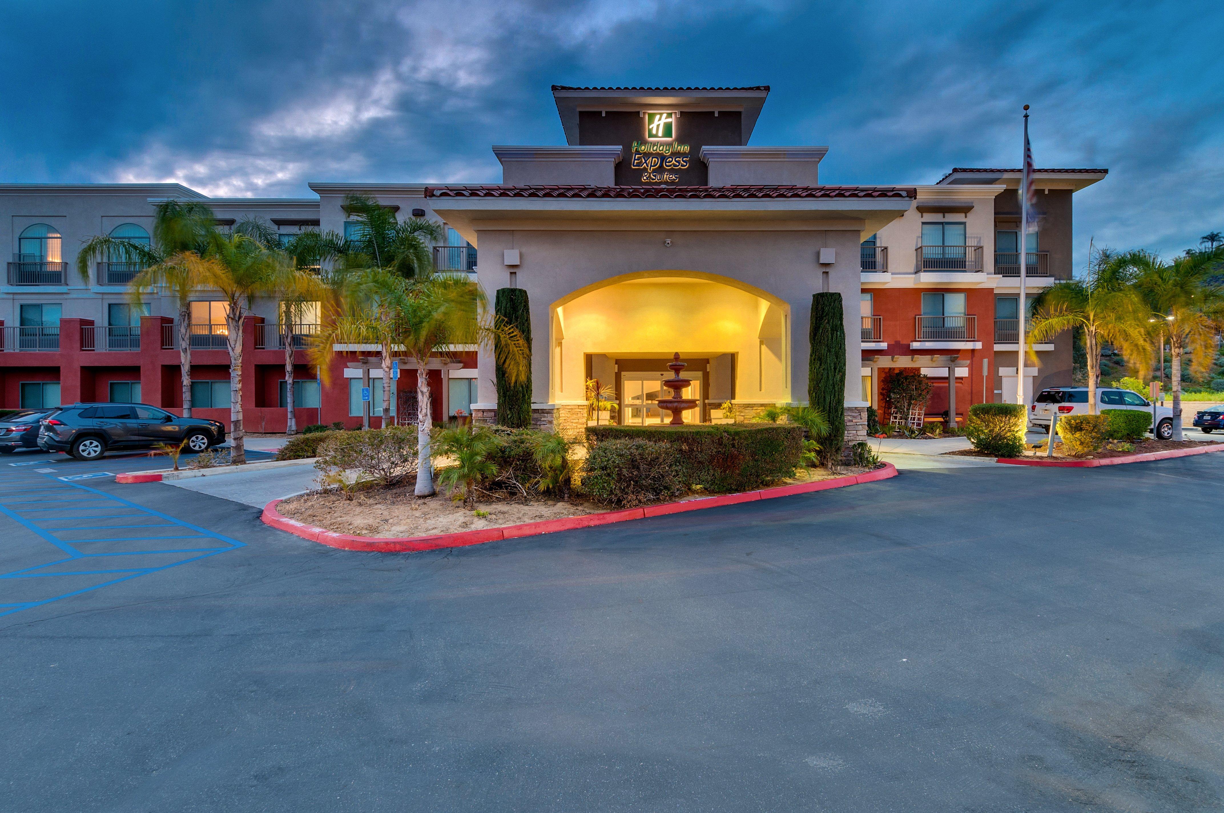 Holiday Inn Express Hotel & Suites Lake Elsinore By Ihg Exterior photo