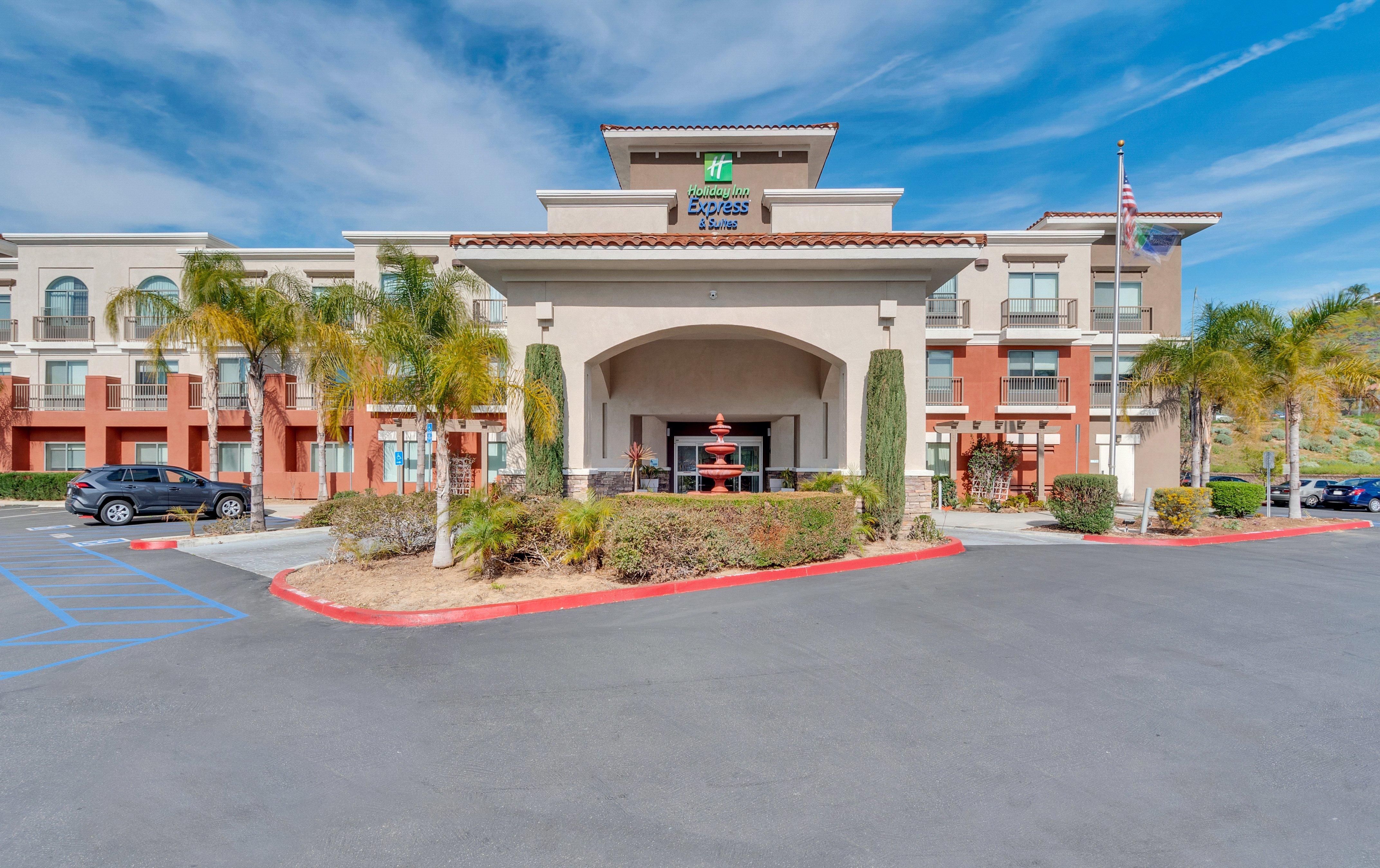Holiday Inn Express Hotel & Suites Lake Elsinore By Ihg Exterior photo