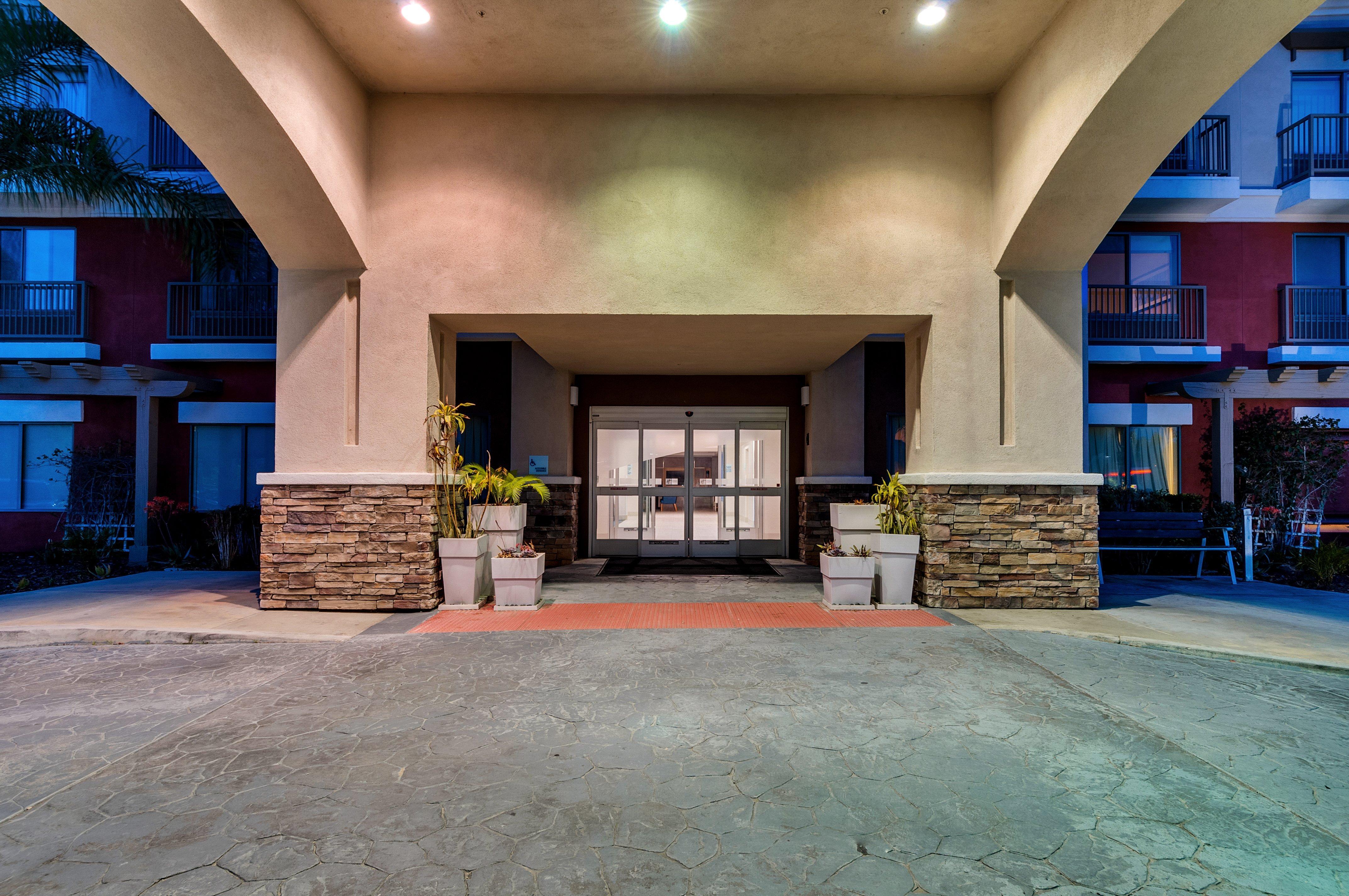 Holiday Inn Express Hotel & Suites Lake Elsinore By Ihg Exterior photo