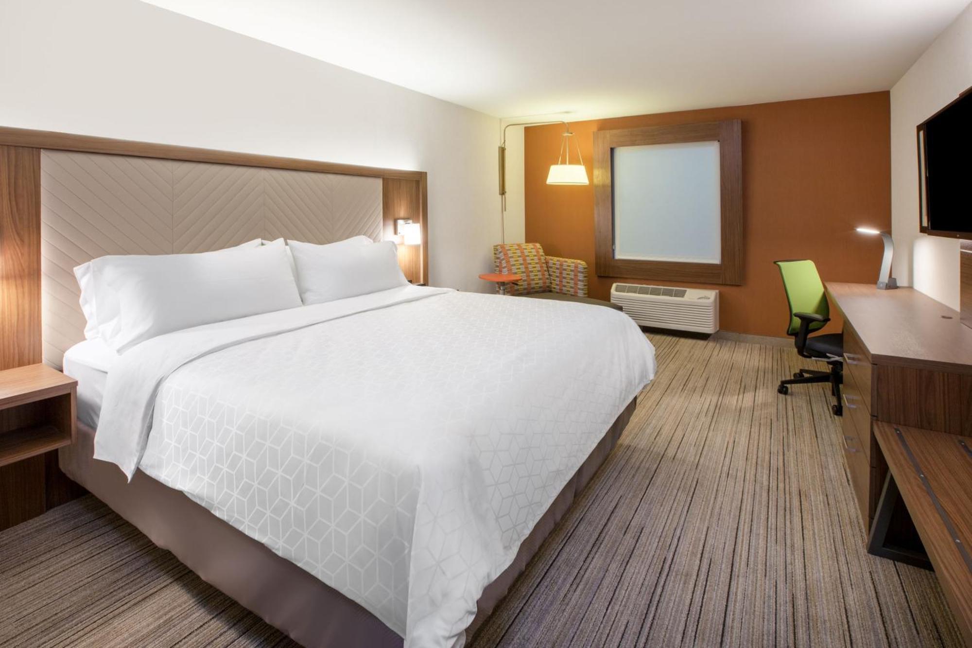 Holiday Inn Express Hotel & Suites Lake Elsinore By Ihg Exterior photo